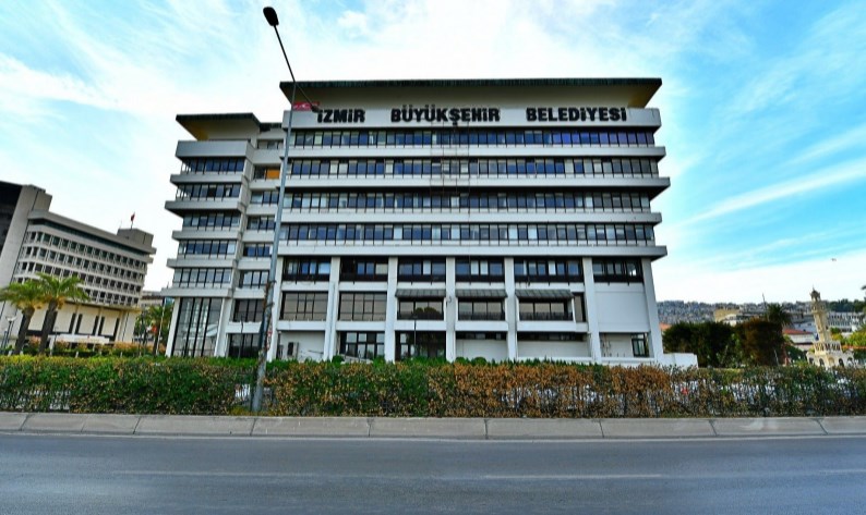 Yıkılacak İzmir Büyükşehir Belediyesi Binası