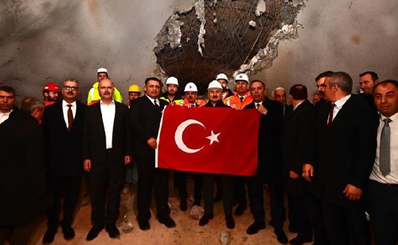 corum-lacin-yolu-kirkdilim-gecisi-t1-tuneli-isik-gorundu