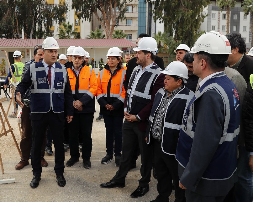 mersin-meclis-uyeleri-mersin-metrosu-santiyesini-ziyaret-etti