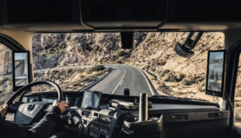 Volvo Trucks, Türkiye’deki İlk Kamera Monitör Sistemli Volvo FH16 4×2 780 HP’yi AGİT Nakliyat’a Teslim Etti!