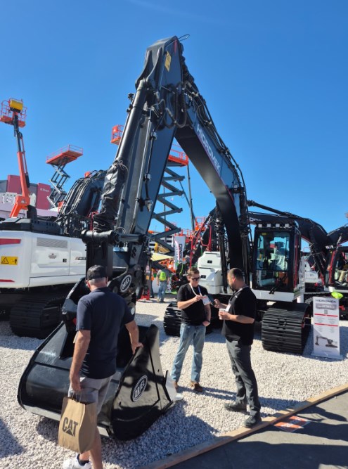 hidromek-conexpo-standi-2-dikey