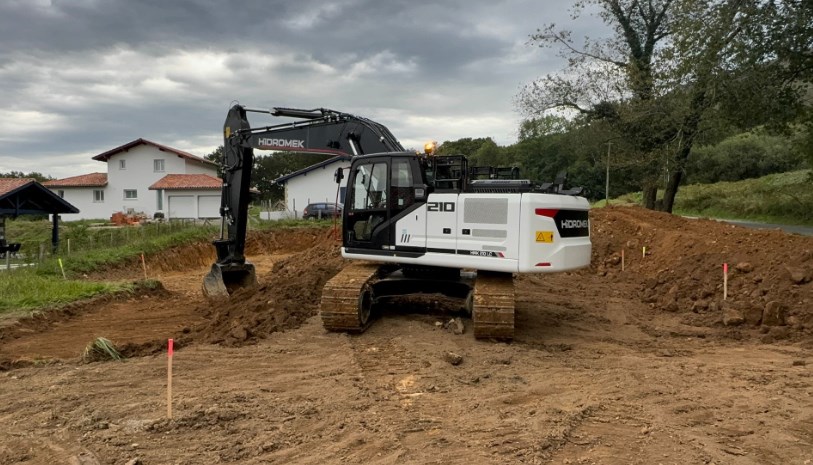 HMK210LC-sAmOtER